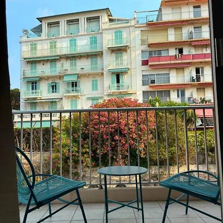 Le Coquillage, Close To Center And Cannes